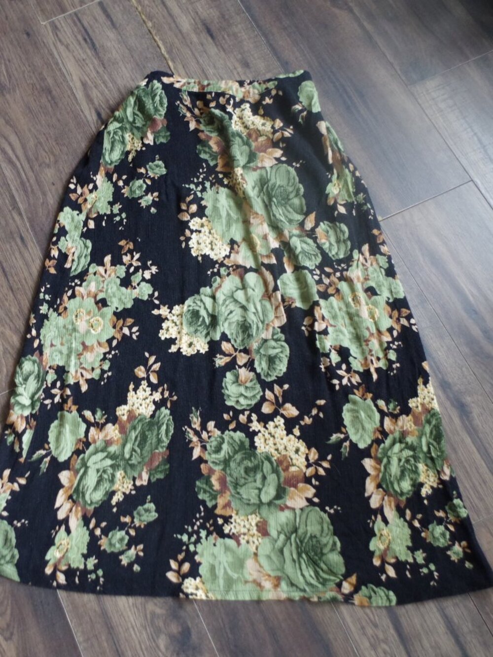 Ladies Tradition Floral 90s Skirt